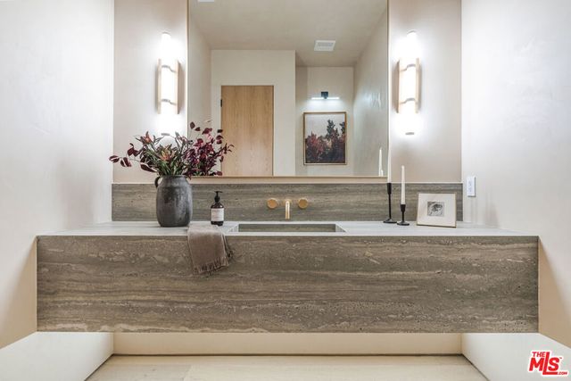 5064 Encino Avenue, Encino, CA 91316