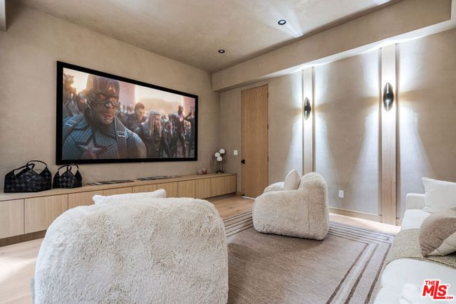 5064 Encino Avenue, Encino, CA 91316