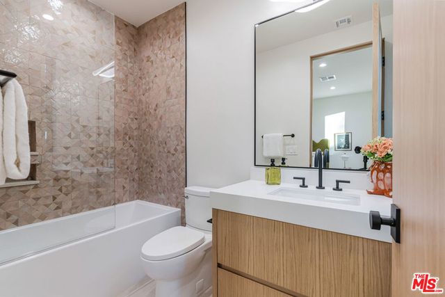 5064 Encino Avenue, Encino, CA 91316