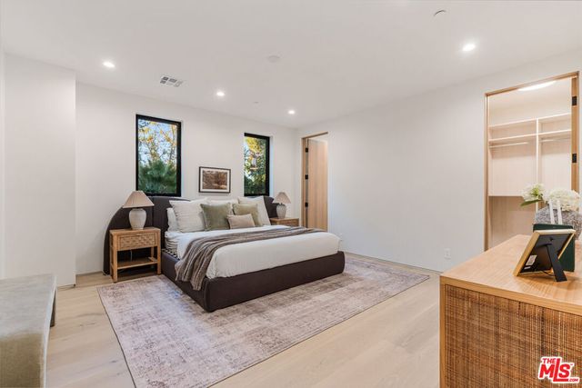 5064 Encino Avenue, Encino, CA 91316