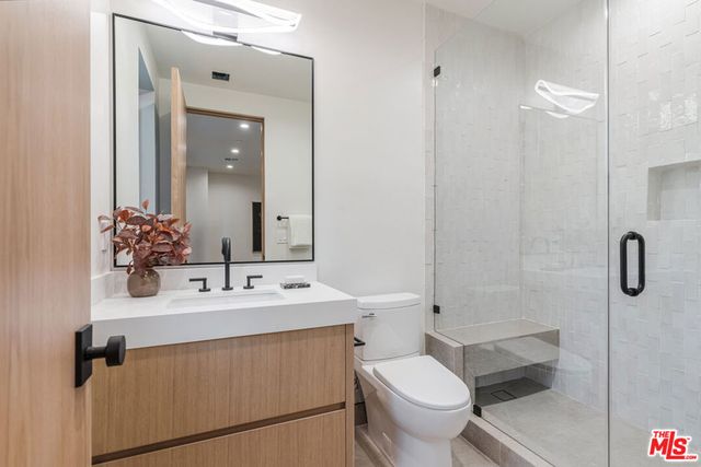 5064 Encino Avenue, Encino, CA 91316