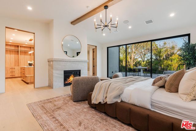 5064 Encino Avenue, Encino, CA 91316