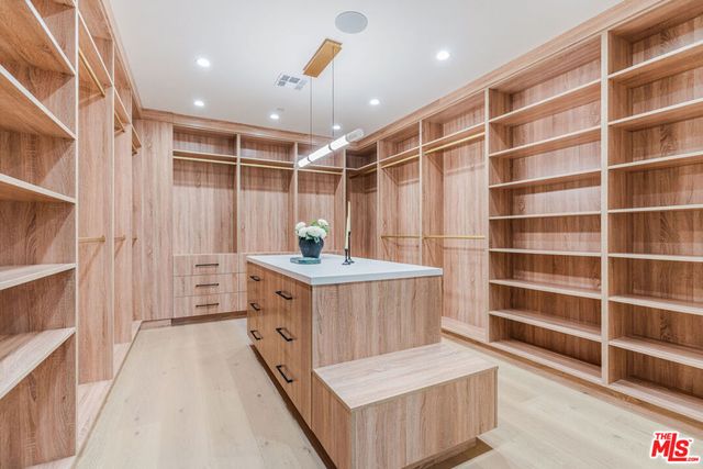 5064 Encino Avenue, Encino, CA 91316