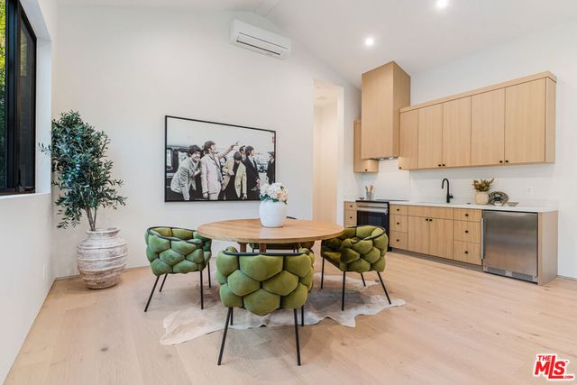 5064 Encino Avenue, Encino, CA 91316