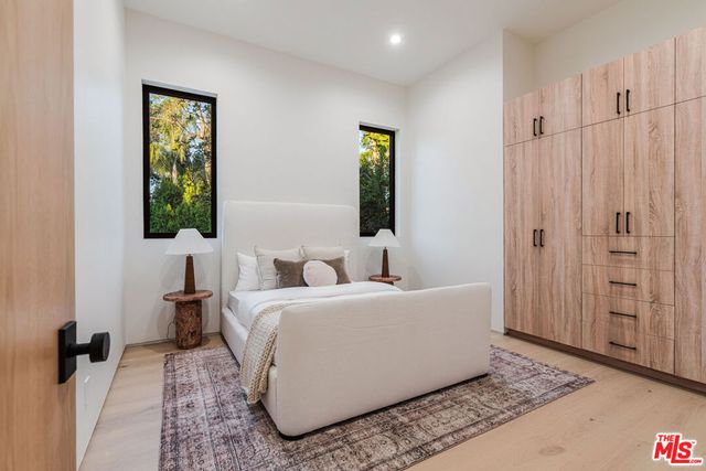 5064 Encino Avenue, Encino, CA 91316