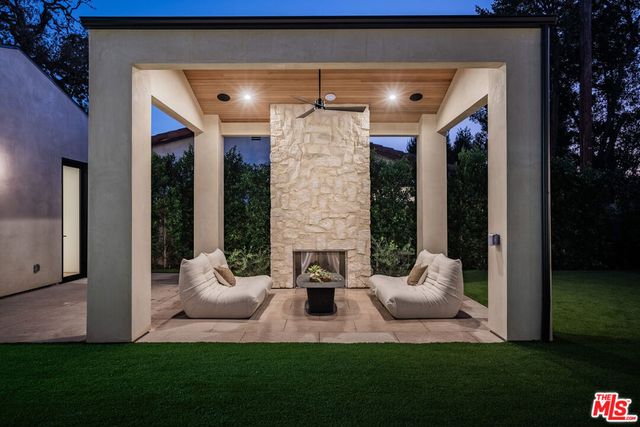 5064 Encino Avenue, Encino, CA 91316