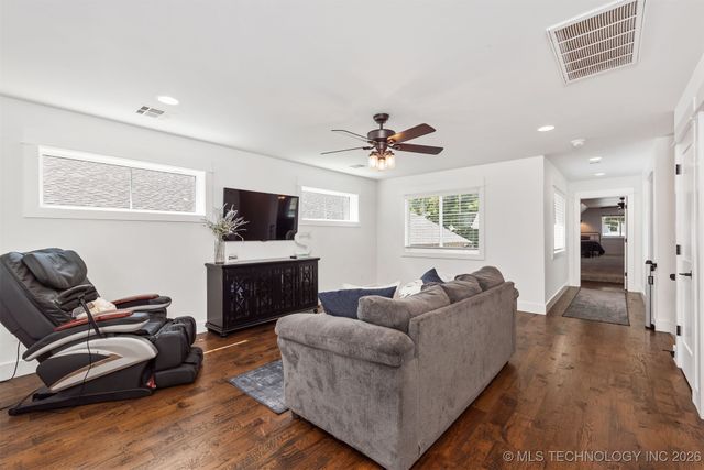 312 E Dallas Street, Broken Arrow, OK 74012