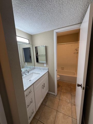 1516 Bay Area Boulevard B4, Houston, TX 77058