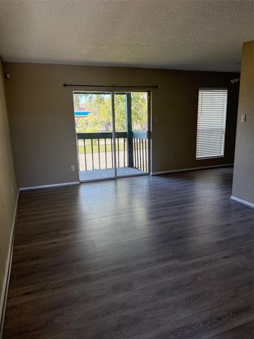 1516 Bay Area Boulevard B4, Houston, TX 77058