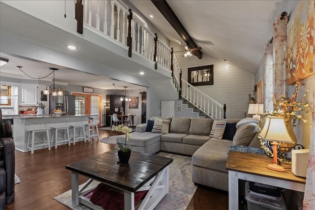 1111 Rocky Dell Road, Gravette, AR 72736