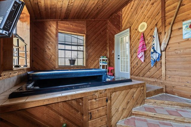1111 Rocky Dell Road, Gravette, AR 72736
