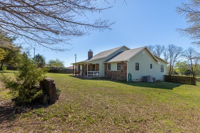 1111 Rocky Dell Road, Gravette, AR 72736