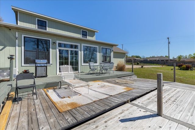 1111 Rocky Dell Road, Gravette, AR 72736