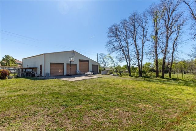1111 Rocky Dell Road, Gravette, AR 72736