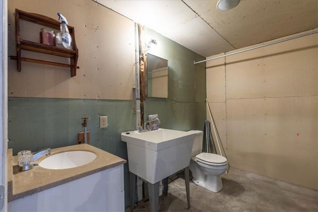 1111 Rocky Dell Road, Gravette, AR 72736