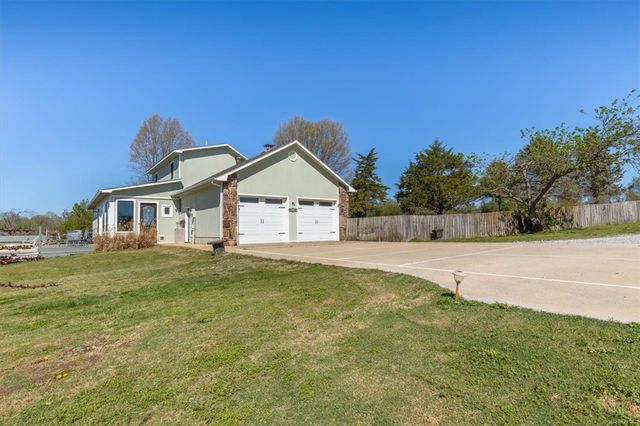 1111 Rocky Dell Road, Gravette, AR 72736