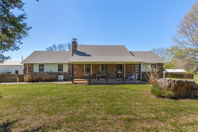 1111 Rocky Dell Road, Gravette, AR 72736