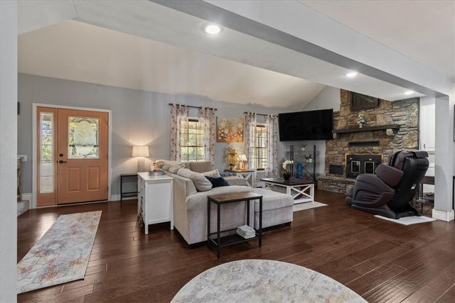 1111 Rocky Dell Road, Gravette, AR 72736