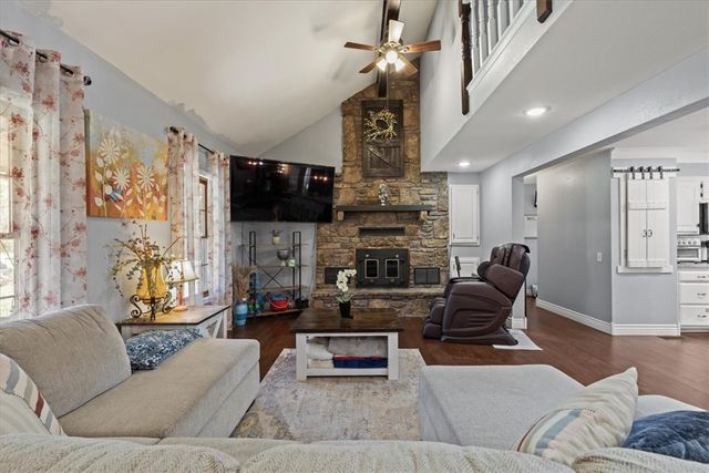 1111 Rocky Dell Road, Gravette, AR 72736