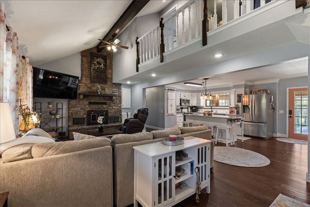 1111 Rocky Dell Road, Gravette, AR 72736