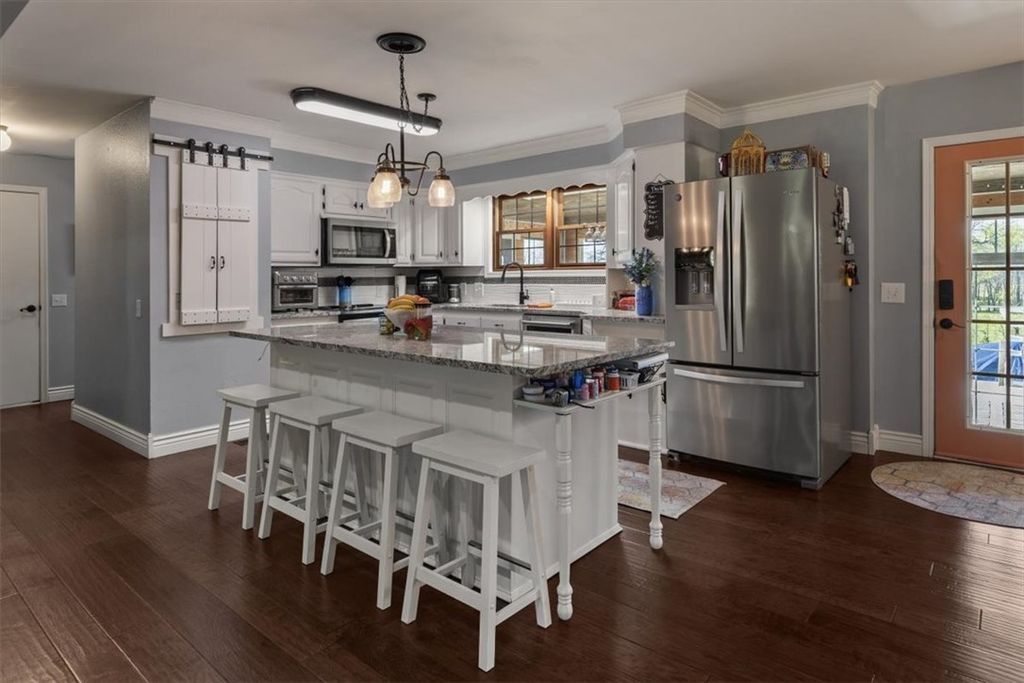 1111 Rocky Dell Road, Gravette, AR 72736