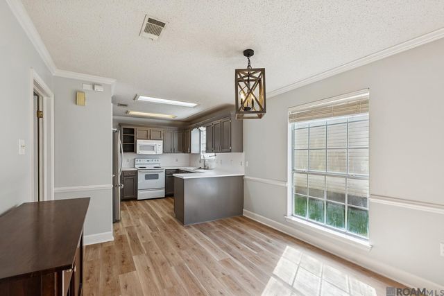 3325 Myrtle Grove Dr, Baton Rouge, LA 70810
