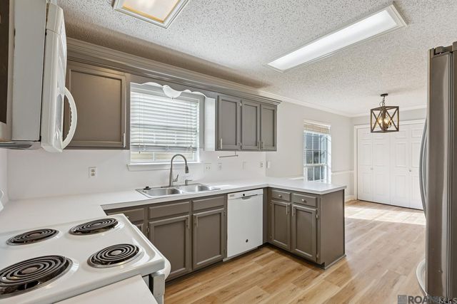 3325 Myrtle Grove Dr, Baton Rouge, LA 70810