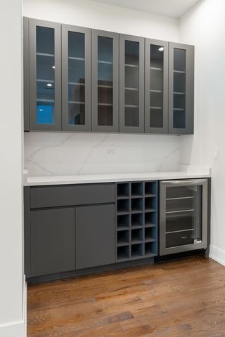 416 E 50th Place 1W, Chicago, IL 60615