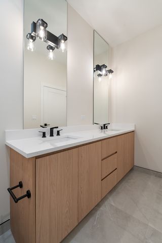 416 E 50th Place 1W, Chicago, IL 60615