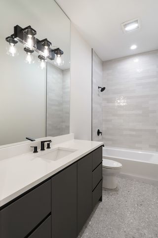 416 E 50th Place 1W, Chicago, IL 60615