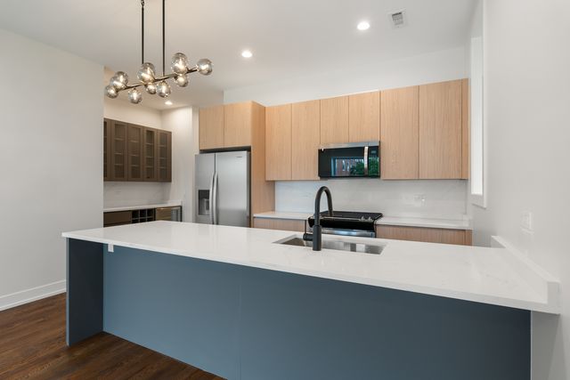 416 E 50th Place 1W, Chicago, IL 60615