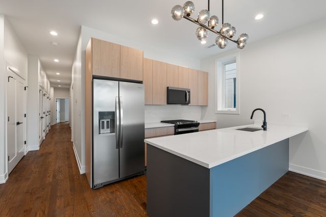 416 E 50th Place 1W, Chicago, IL 60615