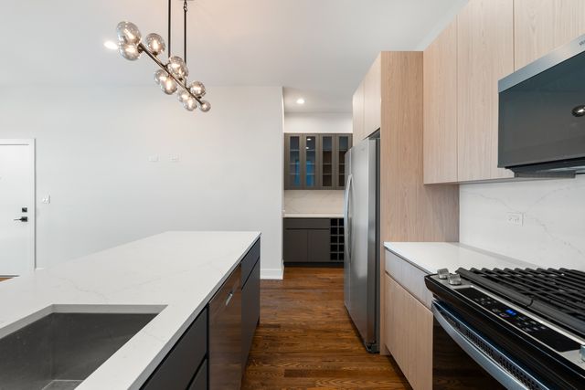 416 E 50th Place 1W, Chicago, IL 60615