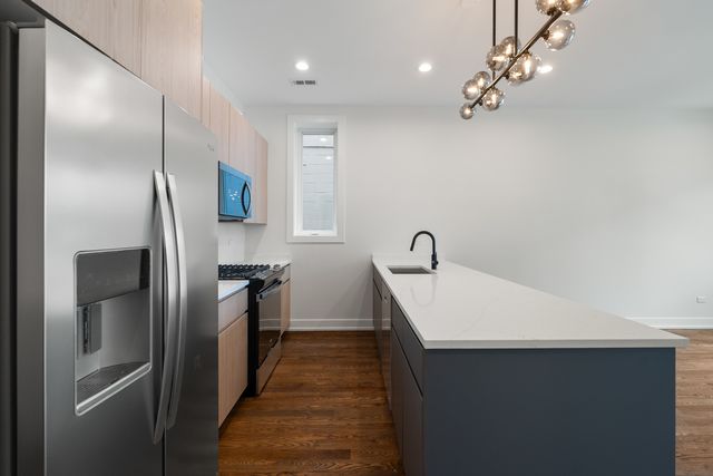 416 E 50th Place 1W, Chicago, IL 60615