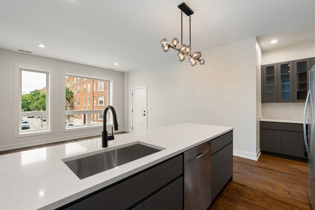 416 E 50th Place 1W, Chicago, IL 60615