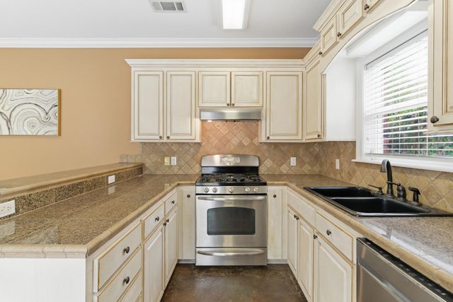 4 Bocage, Hattiesburg, MS 39402