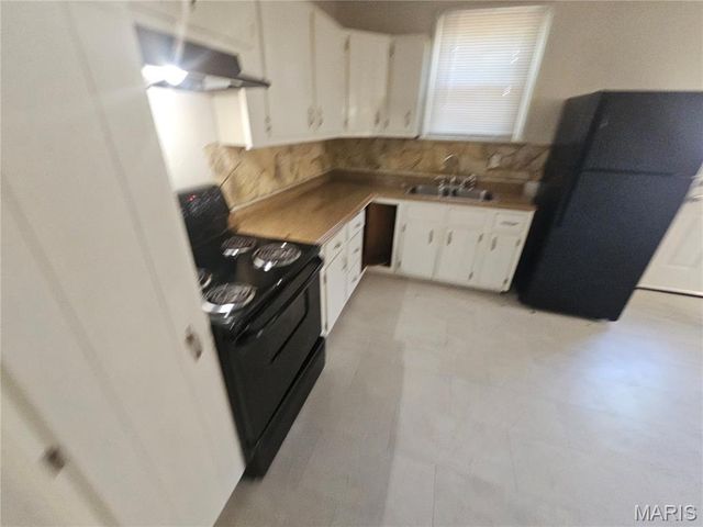 1037 Forestwood Drive, St Louis, MO 63135