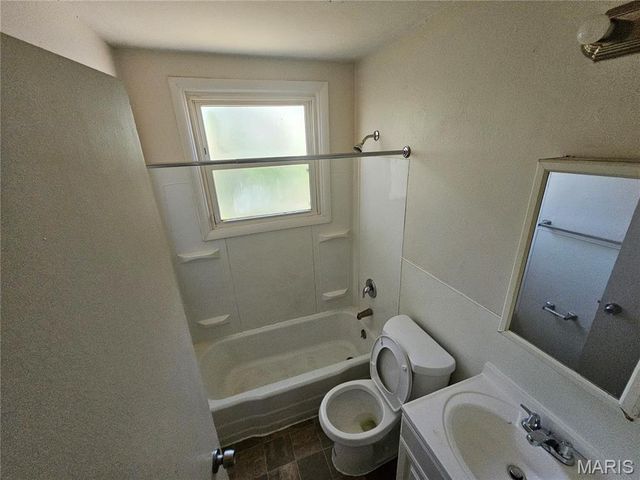 1037 Forestwood Drive, St Louis, MO 63135