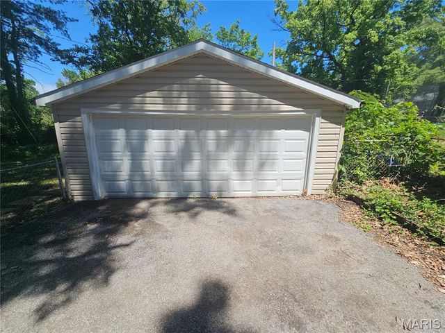 1037 Forestwood Drive, St Louis, MO 63135