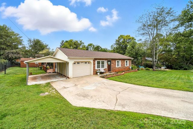 5647 Valley Field Road, Hickory, NC 28602