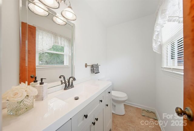 5647 Valley Field Road, Hickory, NC 28602