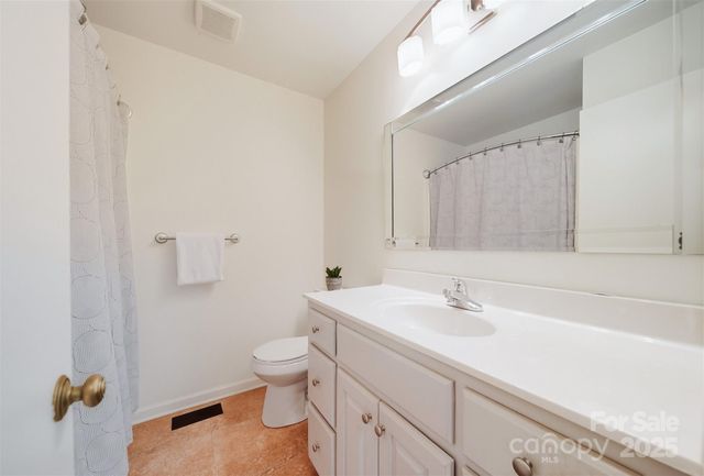 5647 Valley Field Road, Hickory, NC 28602
