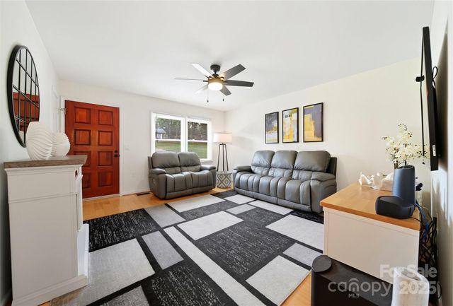 5647 Valley Field Road, Hickory, NC 28602