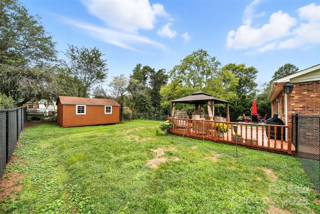 5647 Valley Field Road, Hickory, NC 28602
