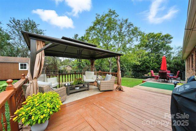 5647 Valley Field Road, Hickory, NC 28602
