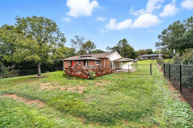 5647 Valley Field Road, Hickory, NC 28602