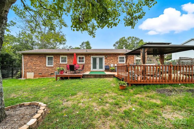 5647 Valley Field Road, Hickory, NC 28602