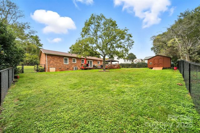 5647 Valley Field Road, Hickory, NC 28602
