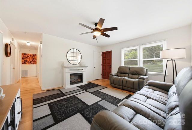 5647 Valley Field Road, Hickory, NC 28602