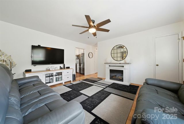 5647 Valley Field Road, Hickory, NC 28602